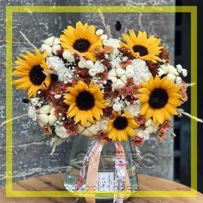 گلفروشی نزدیک مغازه های خیابان طالقانی