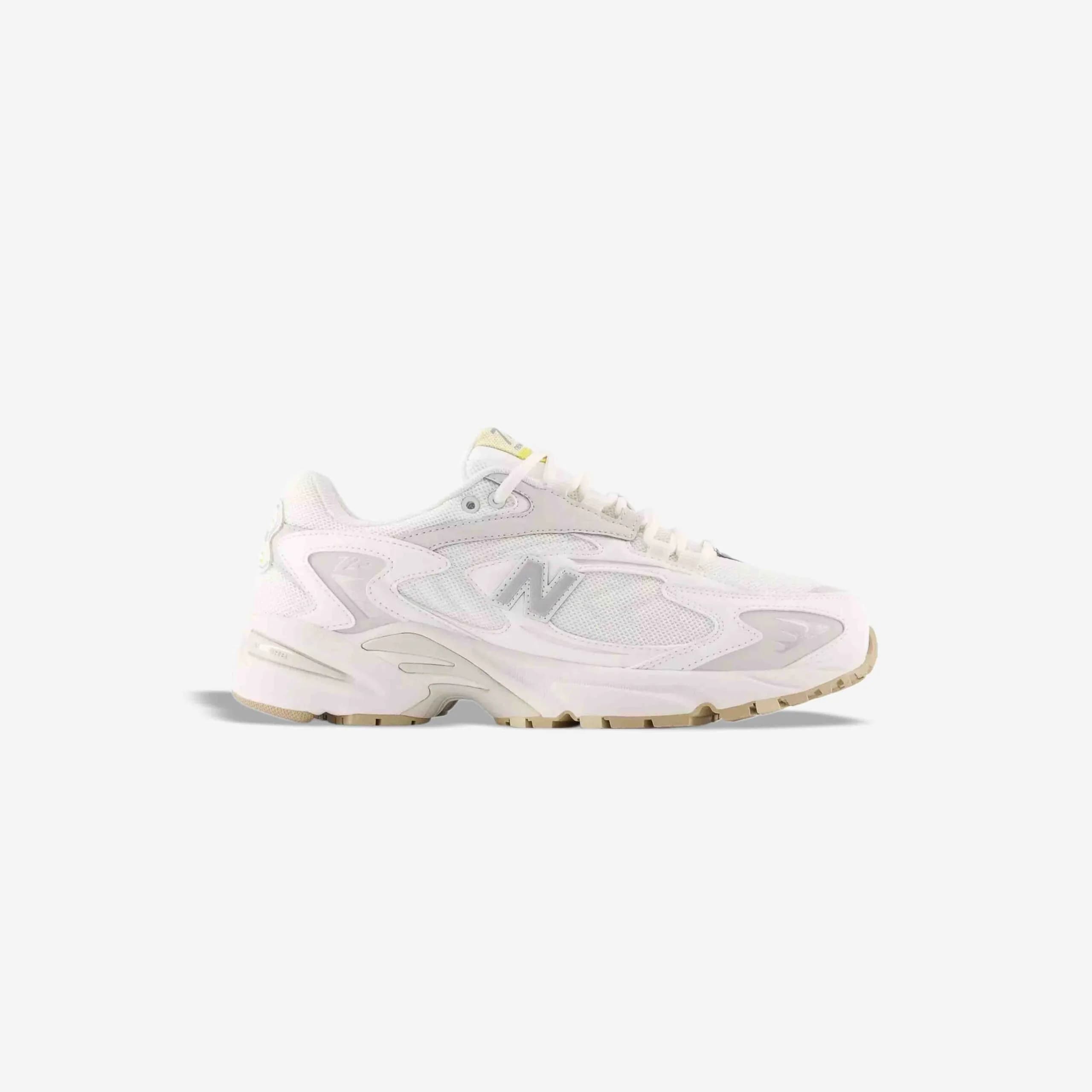 کتونی New Balance مدل 725 – ML725AF