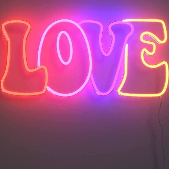 تابلو نئون طرح LOVE
