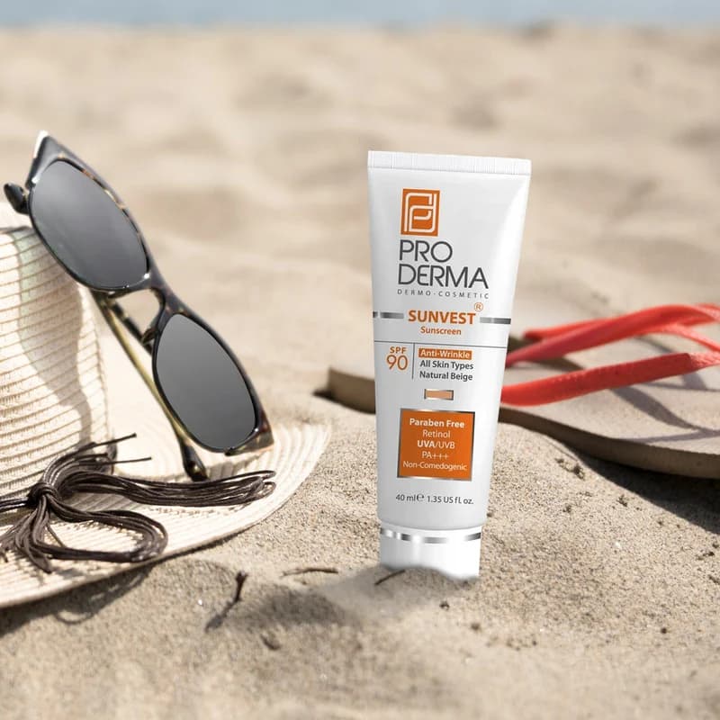 کرم ضد آفتاب رنگی پرودرما، SPF 90، مدل 90 Sunvest، مناسب انواع پوست با تنالیته متوسط و حجم 40 میلی لیتر، ضدآب، فاقد پارابن، محافظتکننده در برابر اشعههای UVA و UVB و غیر کومدونزا، PA+++، ضد چروک، دا — تصویر ۳