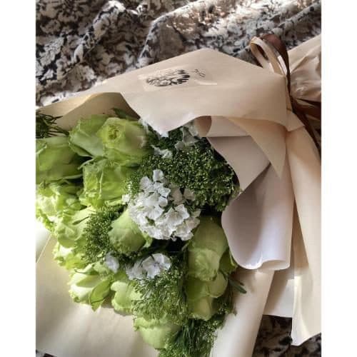دسته گل رز برای تبریک افتتاحیه فروشگاه لباس 6292