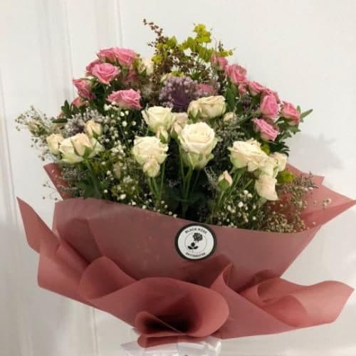 دسته گل رز برای تبریک افتتاحیه نمایشگاه ماشین 6288