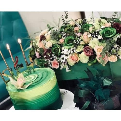 باکس گل رز با کیک 6180