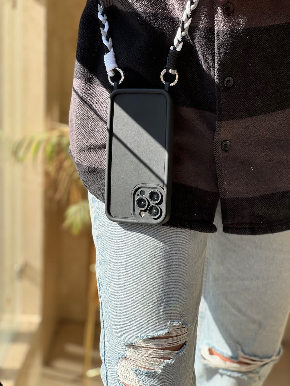 قاب آیفون Solid Case با بند طنابی بلند — تصویر ۵