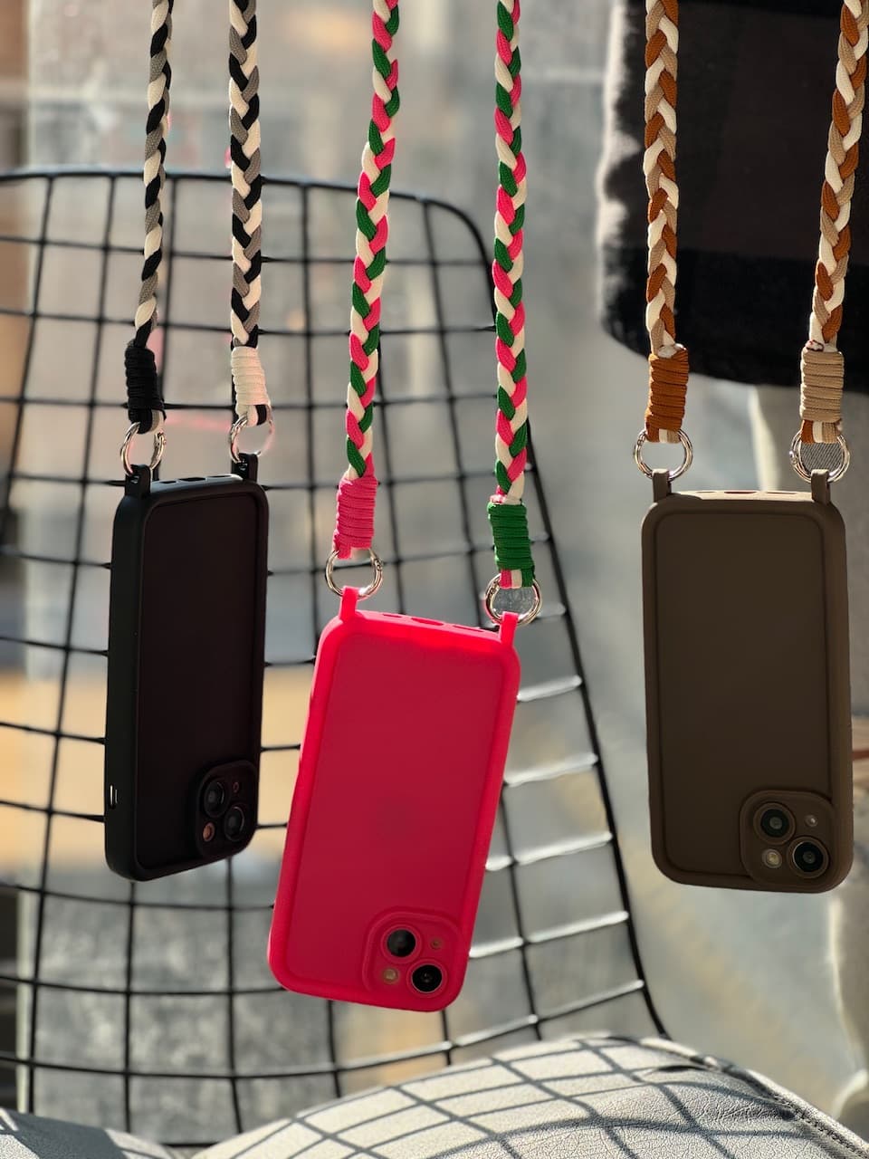 قاب آیفون Solid Case با بند طنابی بلند — تصویر ۲