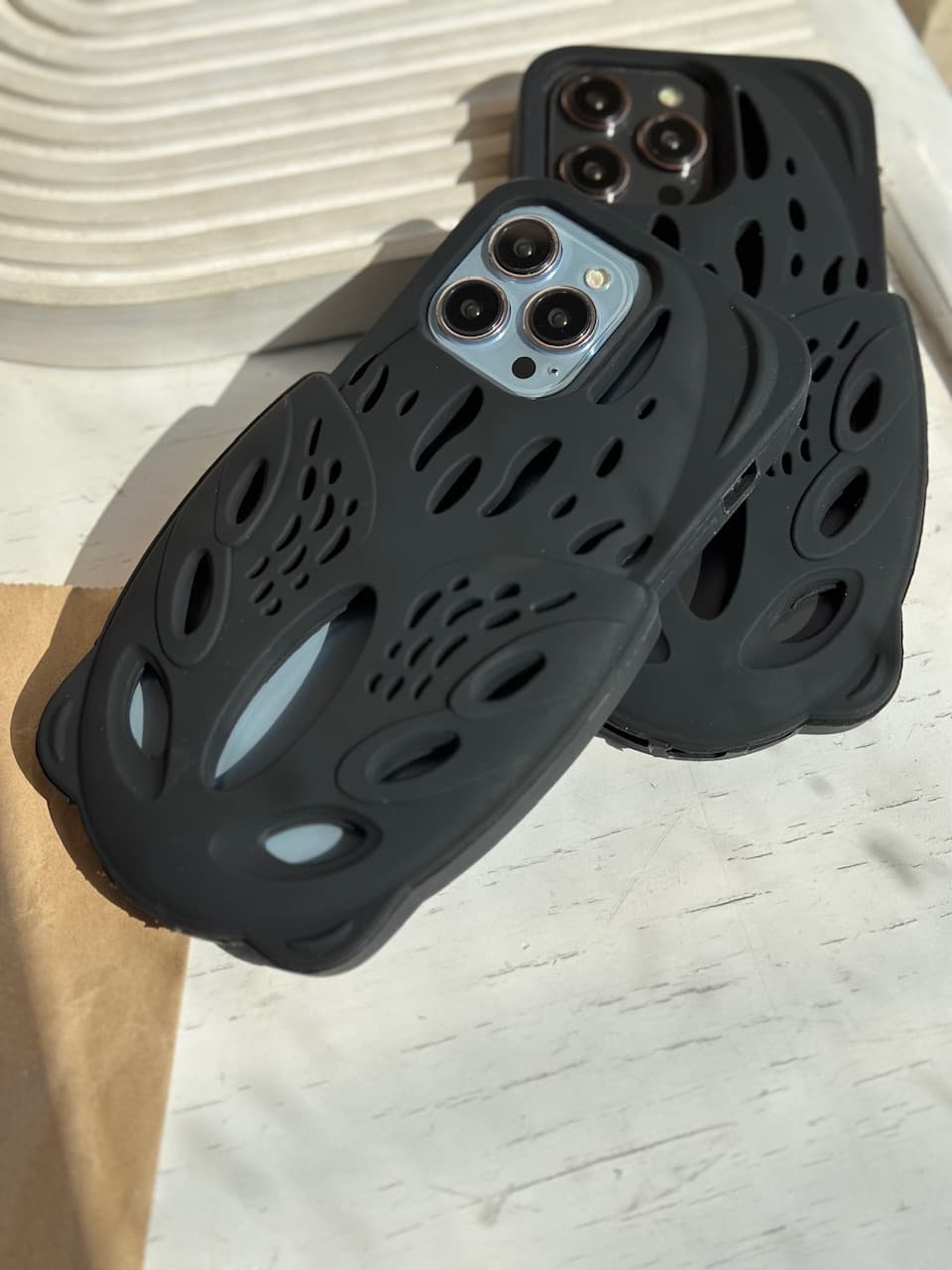 قاب آیفون yeezy سیلیکونی — تصویر ۲