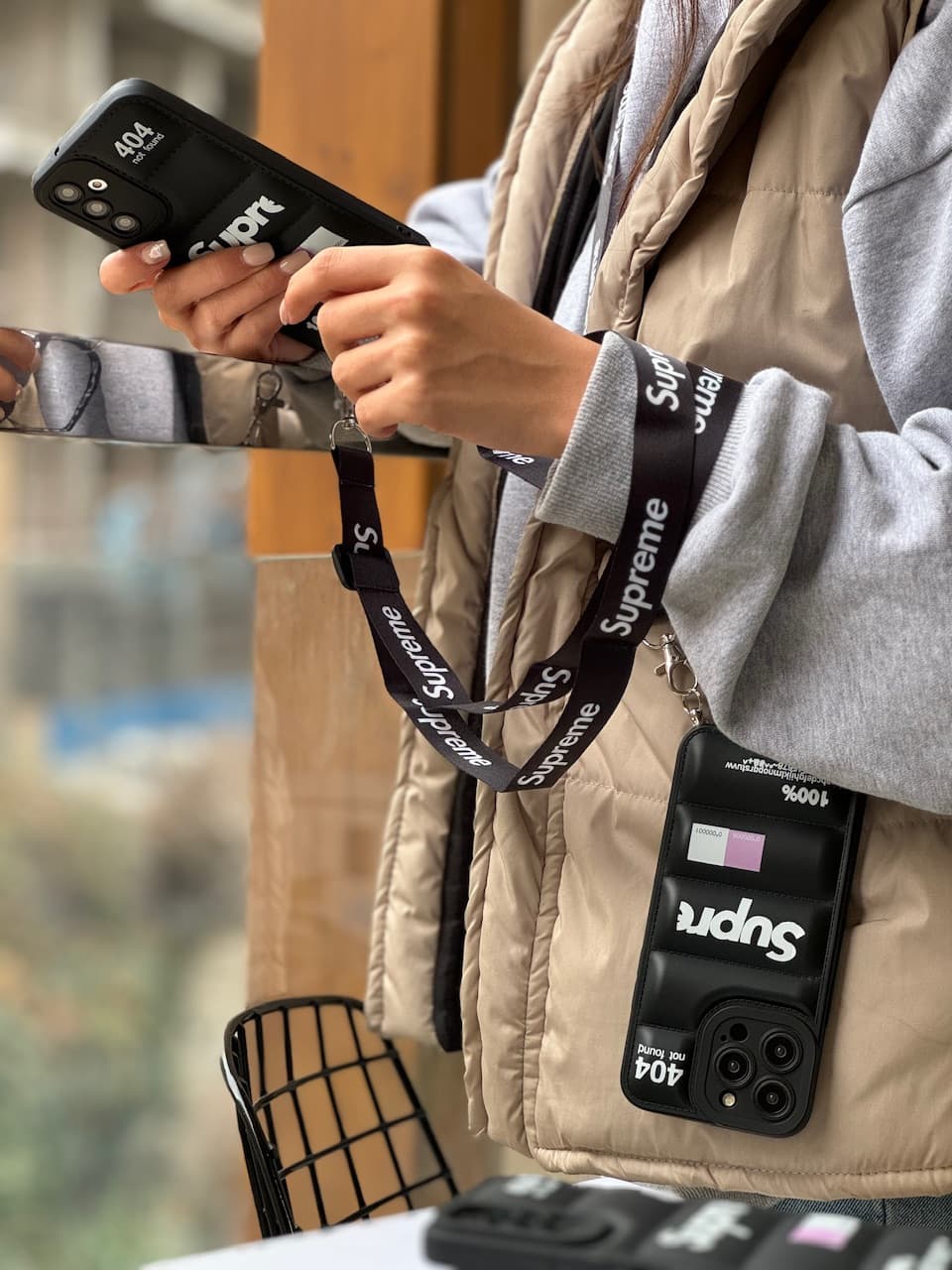 قاب پافر Supreme با بند (آیفون سامسونگ شیائومی) — تصویر ۳
