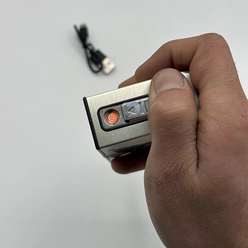 جعبه سیگار و فندک برقی کرومی — تصویر ۵