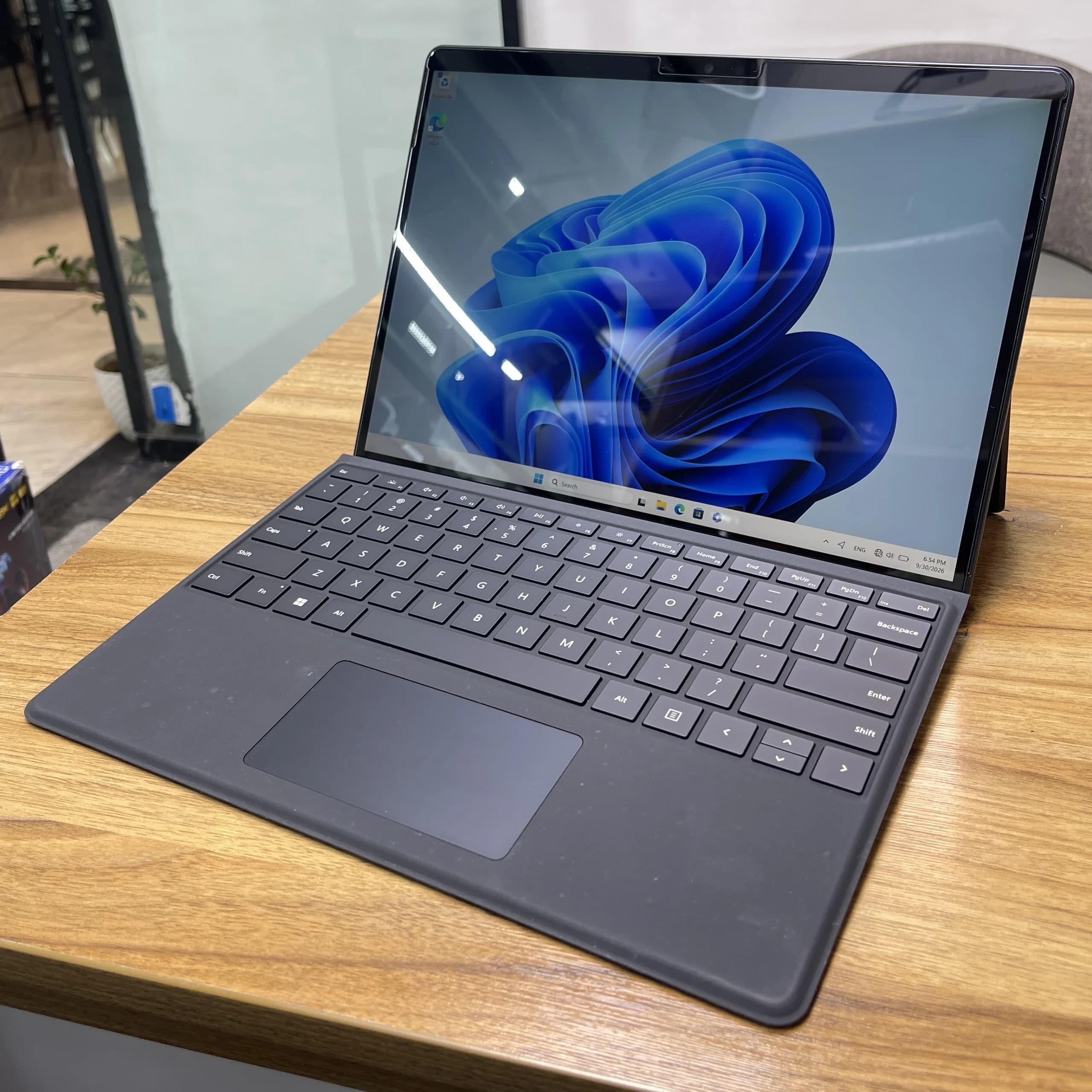 تبلت استوک مایکروسافت سرفیس پرو ۹ مدل Surface Pro 9 – Core i7- 16GB/256GB-رنگ مشکی (به همراه کیبورد) — تصویر ۳