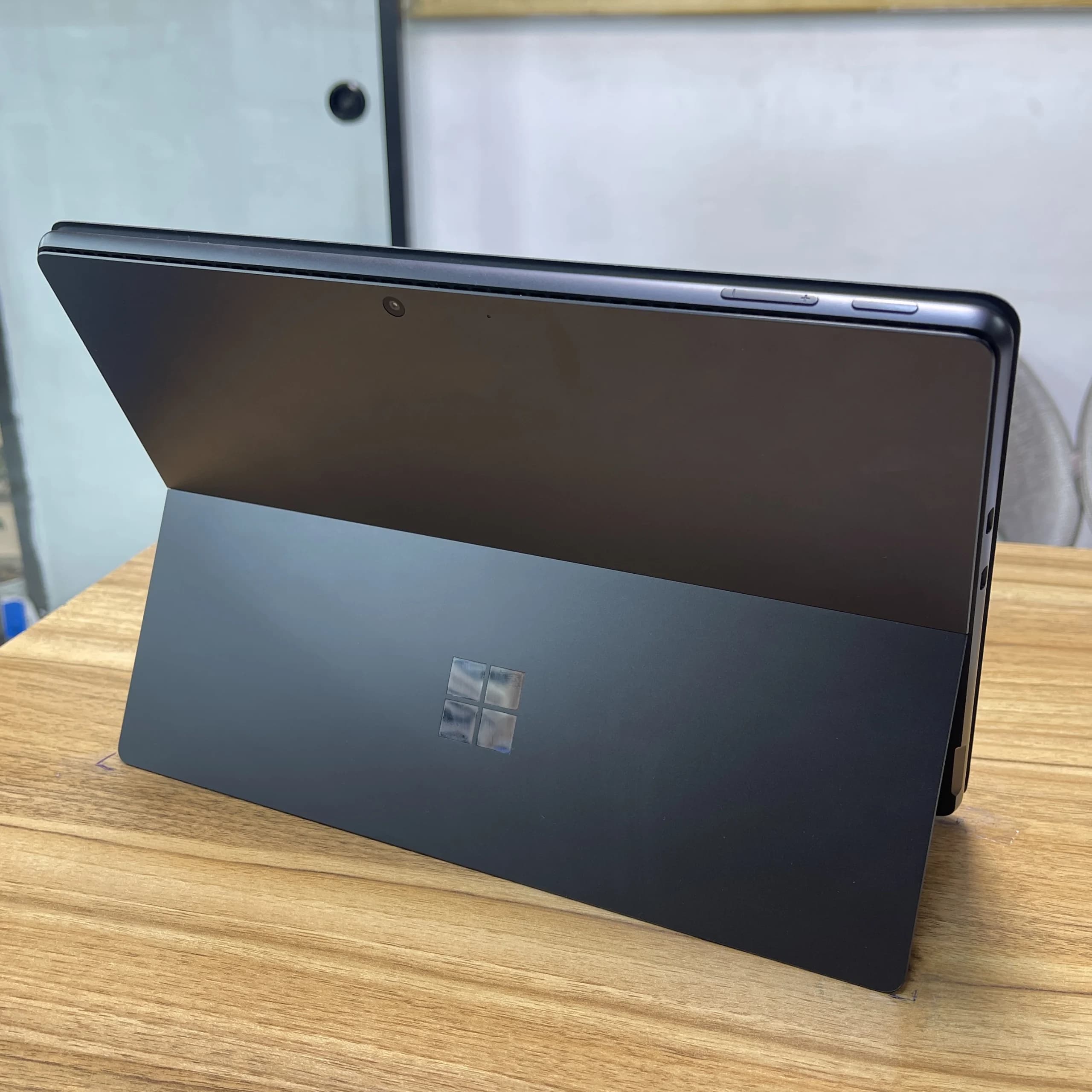 تبلت استوک مایکروسافت سرفیس پرو ۹ مدل Surface Pro 9 – Core i7- 16GB/256GB-رنگ مشکی (به همراه کیبورد) — تصویر ۲