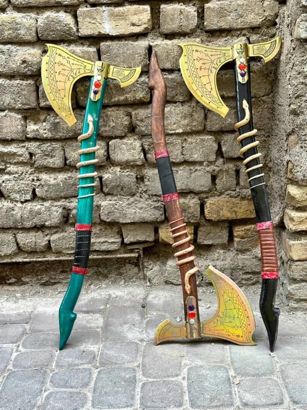 تبر ماری طول ۸۰ سانت تیغه طلایی