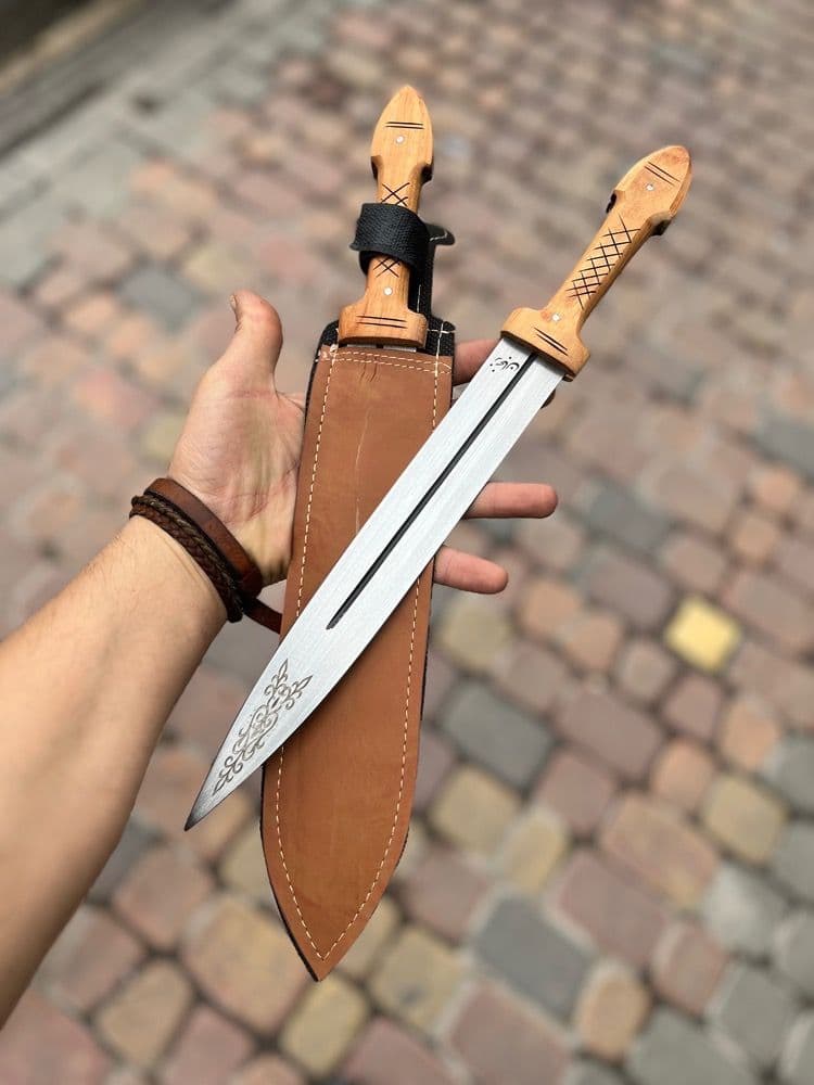 نیمچه قمه دسته چوبی طول کار 40 سانت یک تیکه