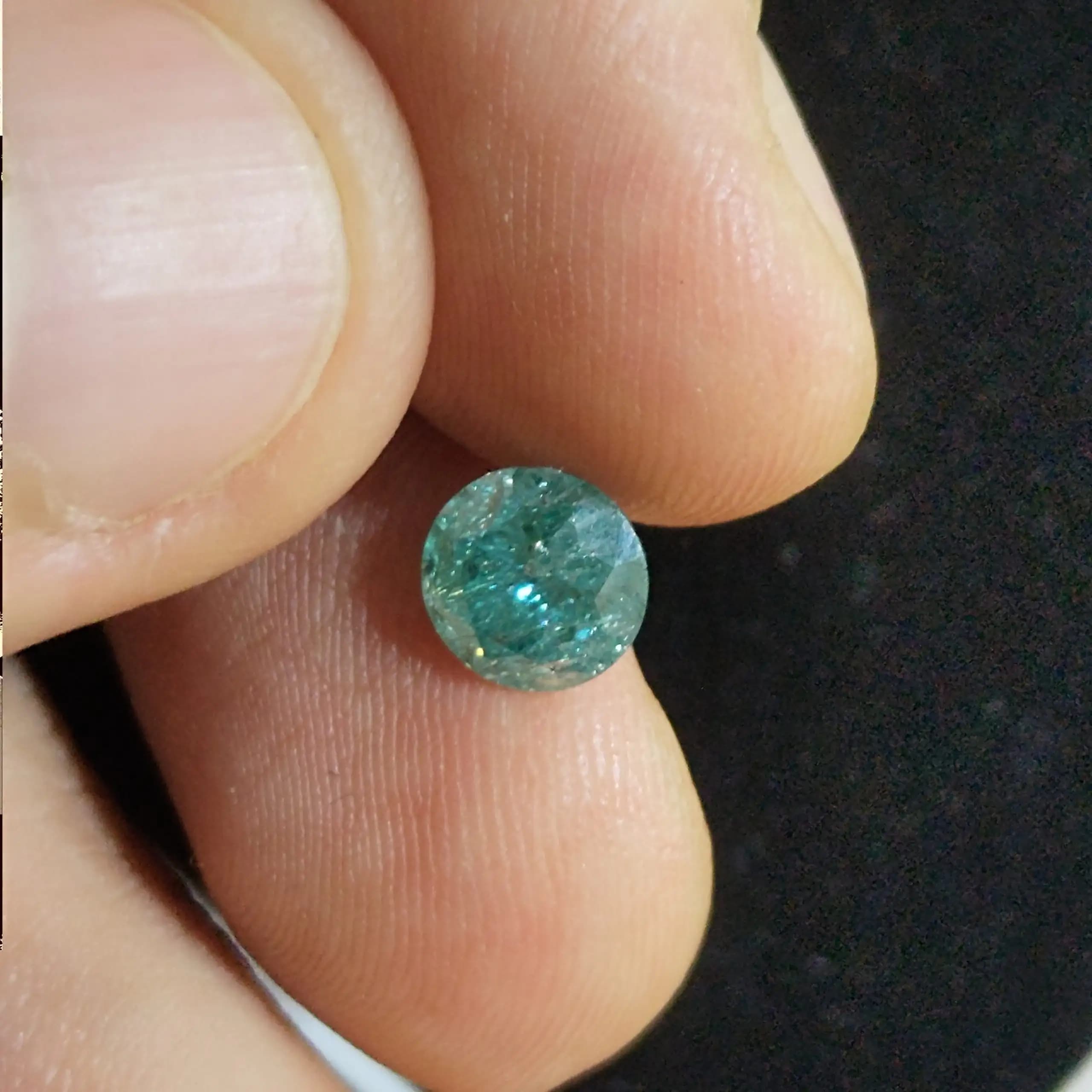 نگین موزانایت سبز کمرنگ گرد الماسی کوچک (الماس روسی) 0.95 قیراط — تصویر ۲