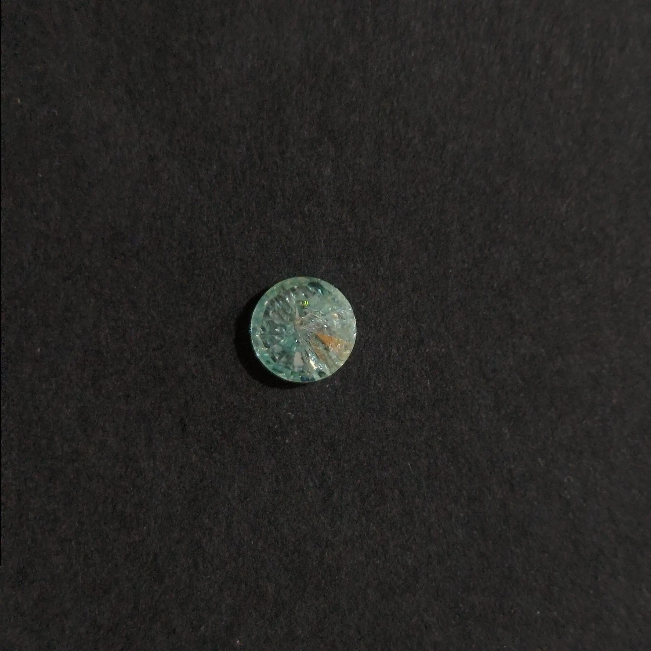نگین موزانایت سبز کمرنگ گرد الماسی کوچک (الماس روسی) 0.95 قیراط — تصویر ۷