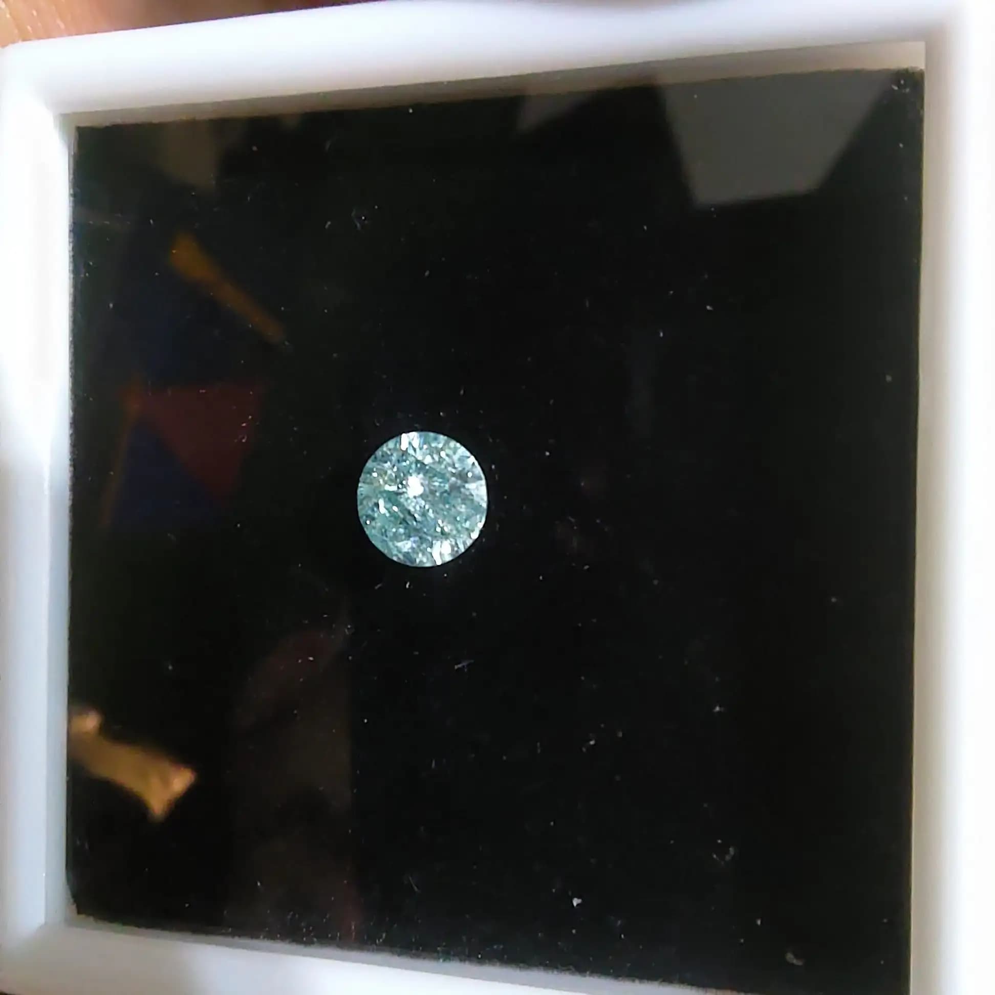 نگین موزانایت آبی گرد الماسی کوچک (الماس روسی) 0.95 قیراط — تصویر ۵