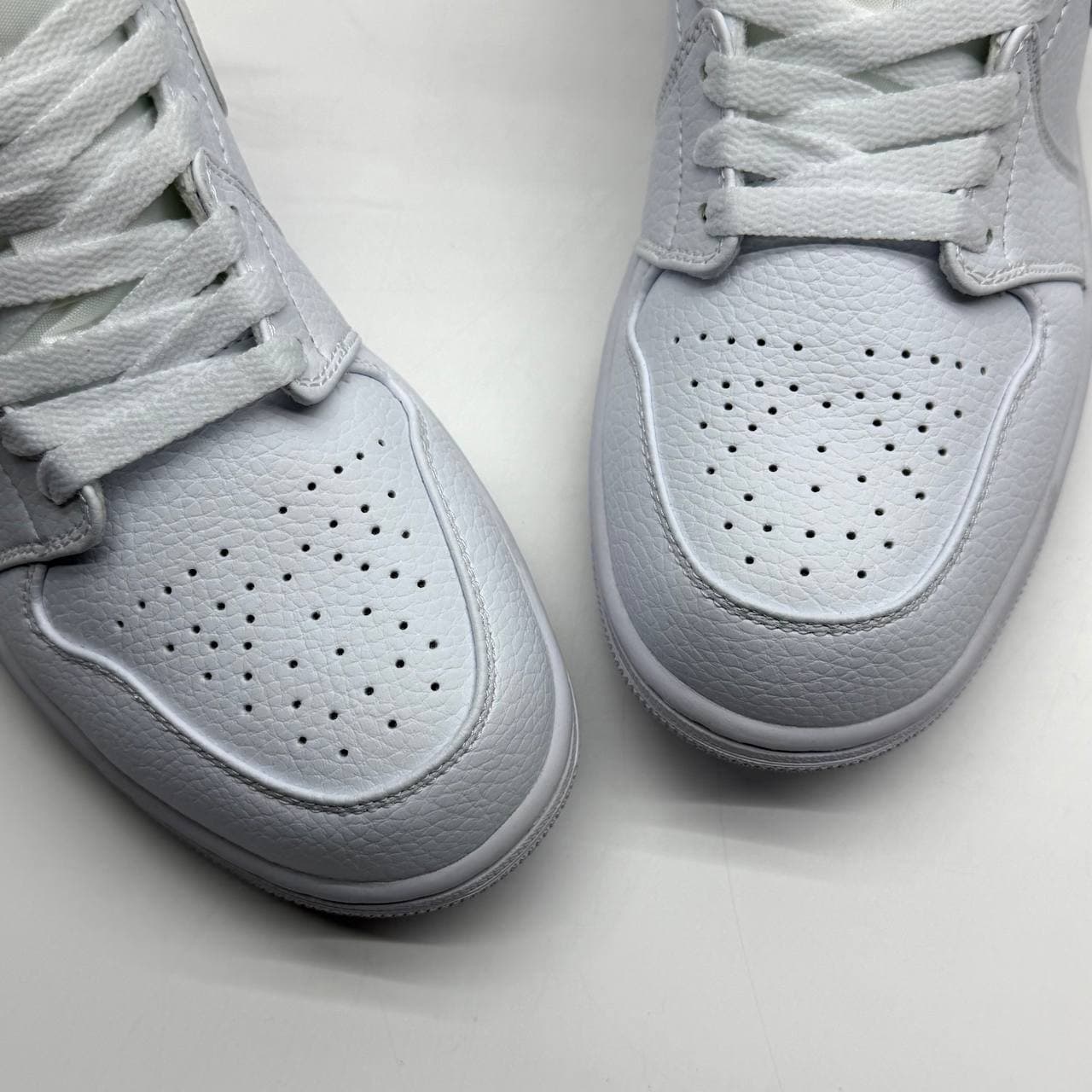 نایک ایر جردن وان ساقدار تریپل وایت NIKE AIR JORDAN 1 HIGH TRIPLE WHITE — تصویر ۴