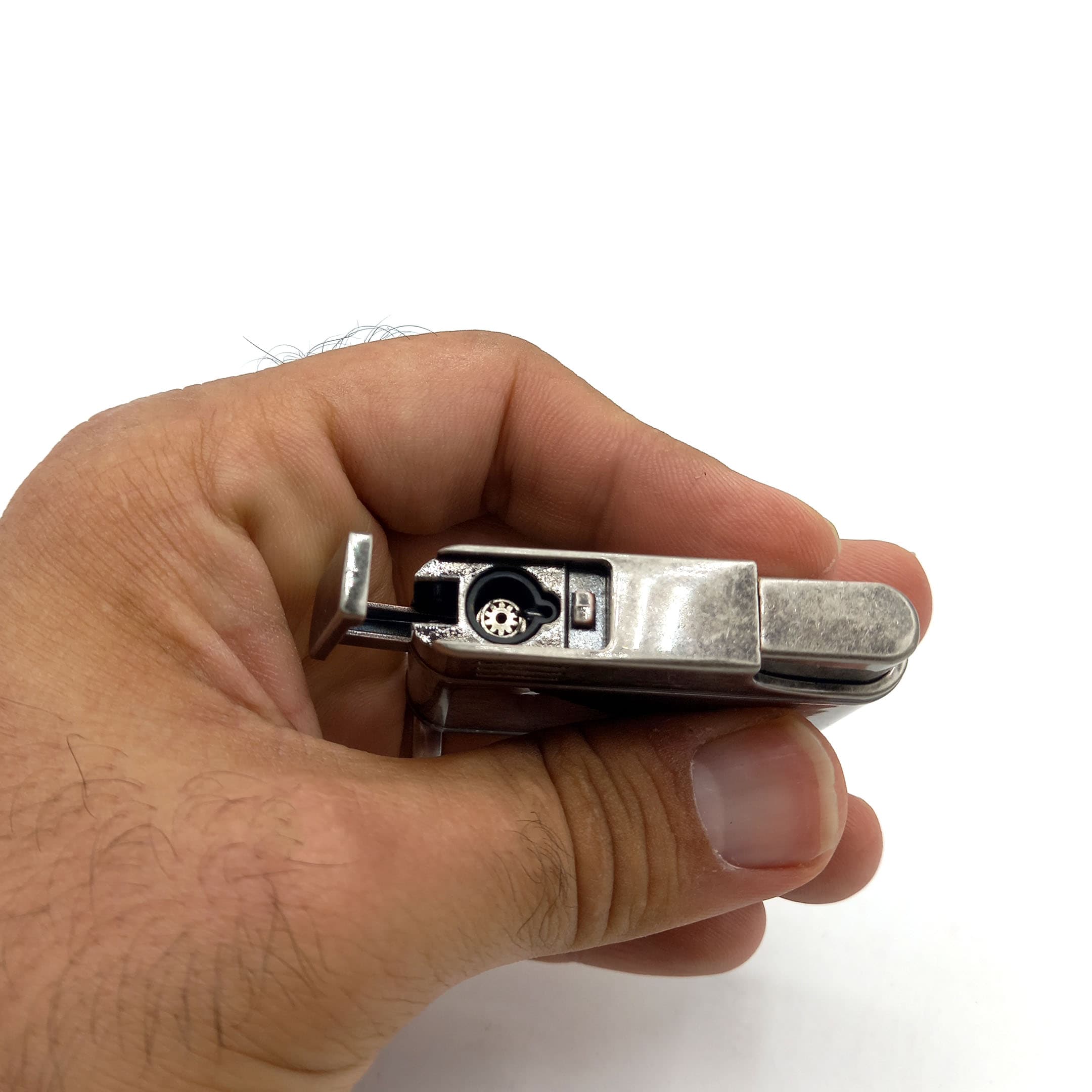 فندک گازی مدل کلاسیک نقره ای کد S120065 — تصویر ۵