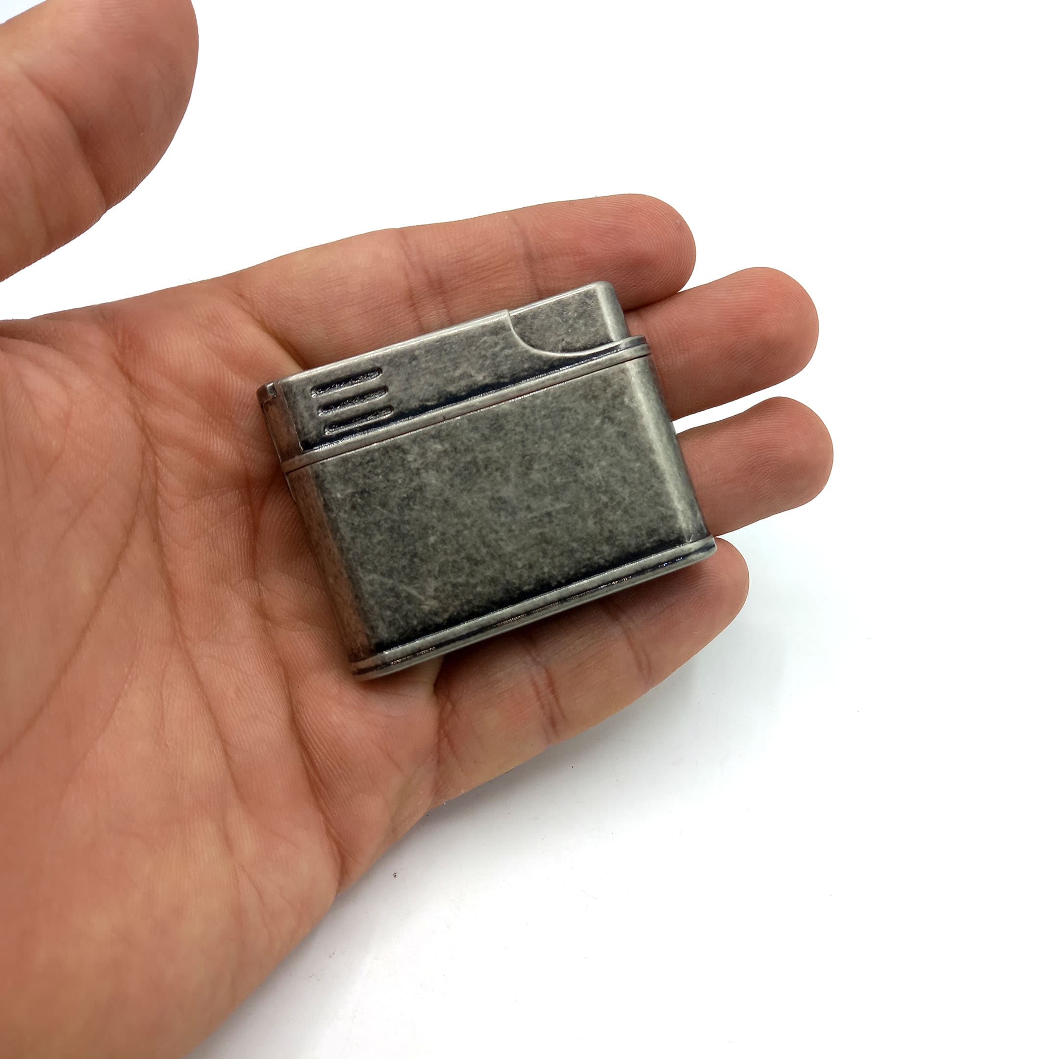 فندک گازی مدل کلاسیک نقره ای کد S120065 — تصویر ۳