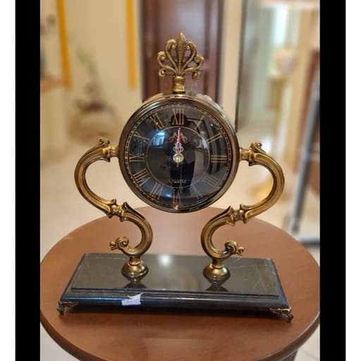 ساعت رومیزی فلزی پایه سنگی رنگ زیتونی کد 440 فیلبندشاپ مدل 834479