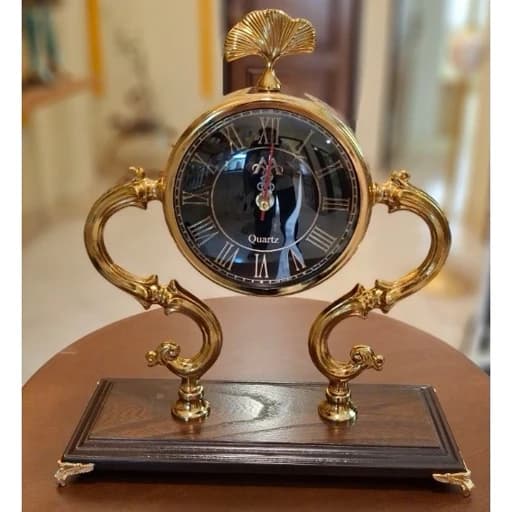 ساعت رومیزی فلزی پایه چوبی رنگ طلایی کد 580 فیلبندشاپ مدل 834478
