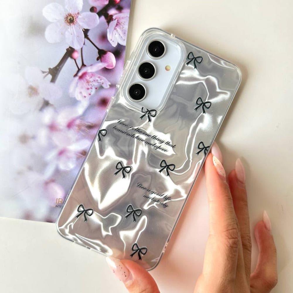 قاب هولوگرامی پاپیون مشکی مدل Silver Bow مناسب برای گوشی موبایل سامسونگ گلکسی Samsung Galaxy A12 / A13 / A15 / A16 / A21S / A23 / A24 / A25 / A26 / A31 / A32 4G / A32 5G / A34 / A35 / A36 / A51 / A52 — تصویر ۳