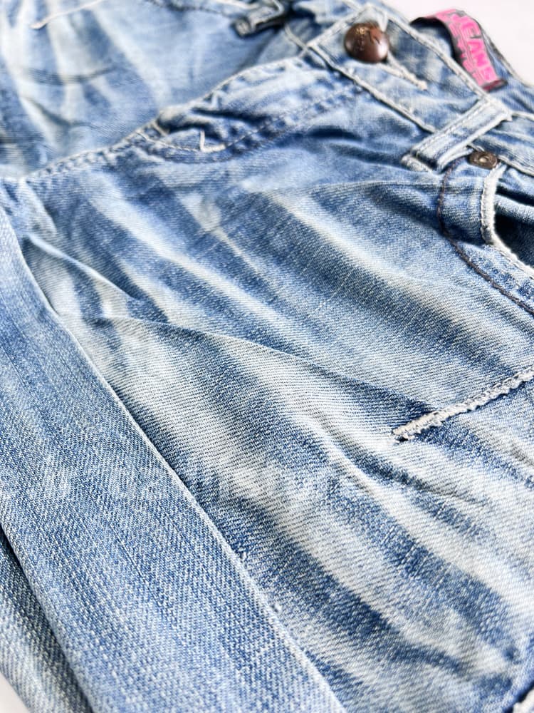 شورتک کوتاه جین طرح سنگشور — تصویر ۳