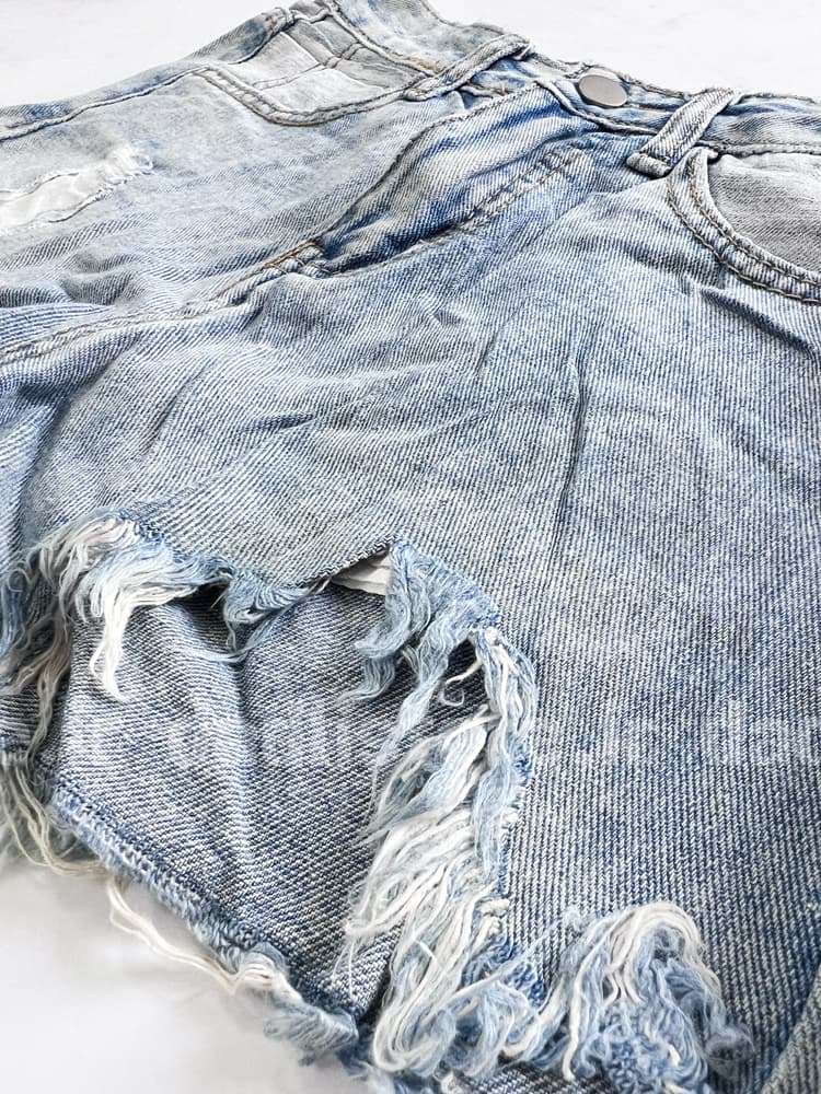شورتک کوتاه جین پاچه ریش — تصویر ۳