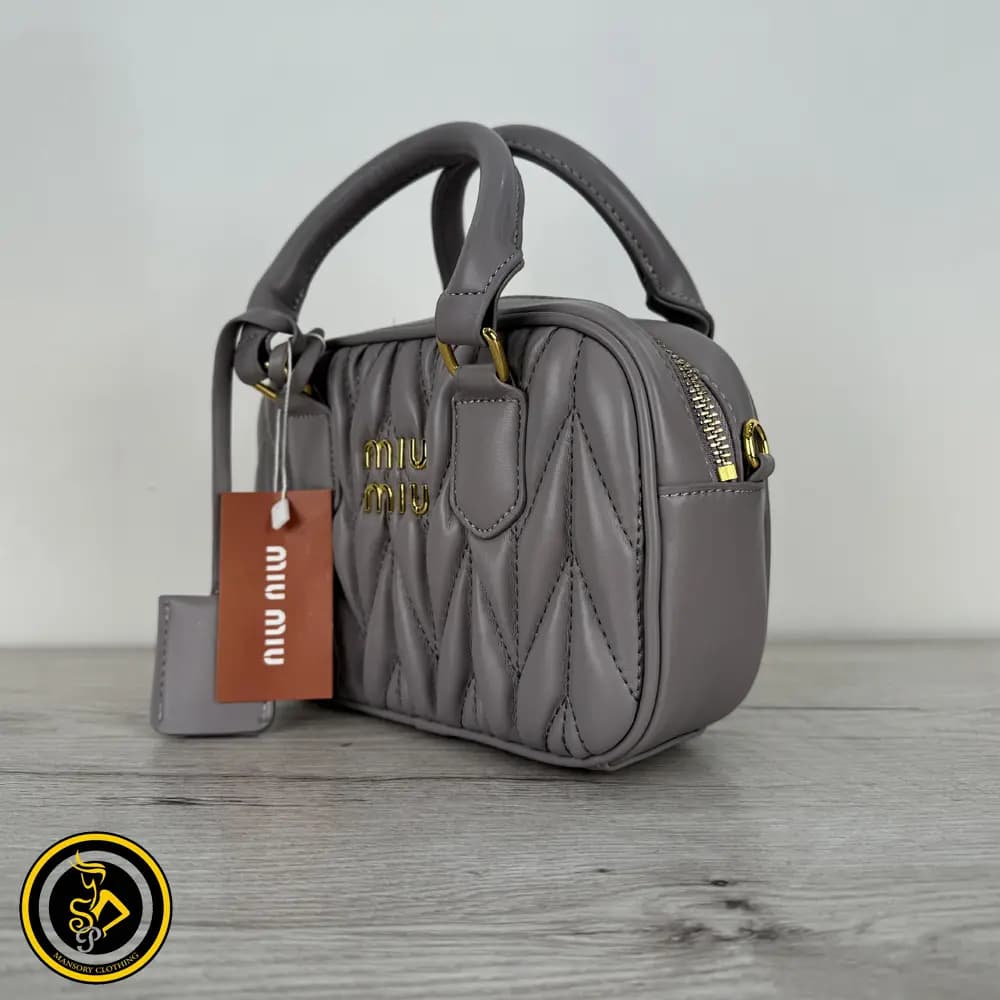 کیف مخملی زنانه برند میو میو (miu miu) سایز کوچک — تصویر ۳