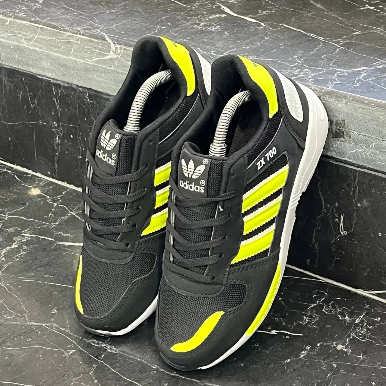 کفش کتانی مردانه آدیداس زد ایکس 8000 مشکی فسفری ZX 8000 تک سایز 43 — تصویر ۴