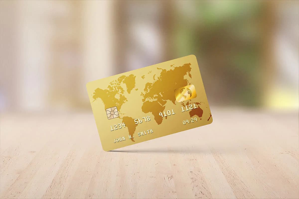 موکاپ کارت اعتباری طلایی — تصویر ۸