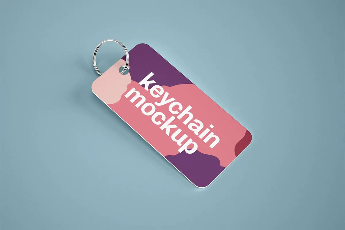 موکاپ جاکلیدی کارتی و فلزی نقره‌ای — تصویر ۷