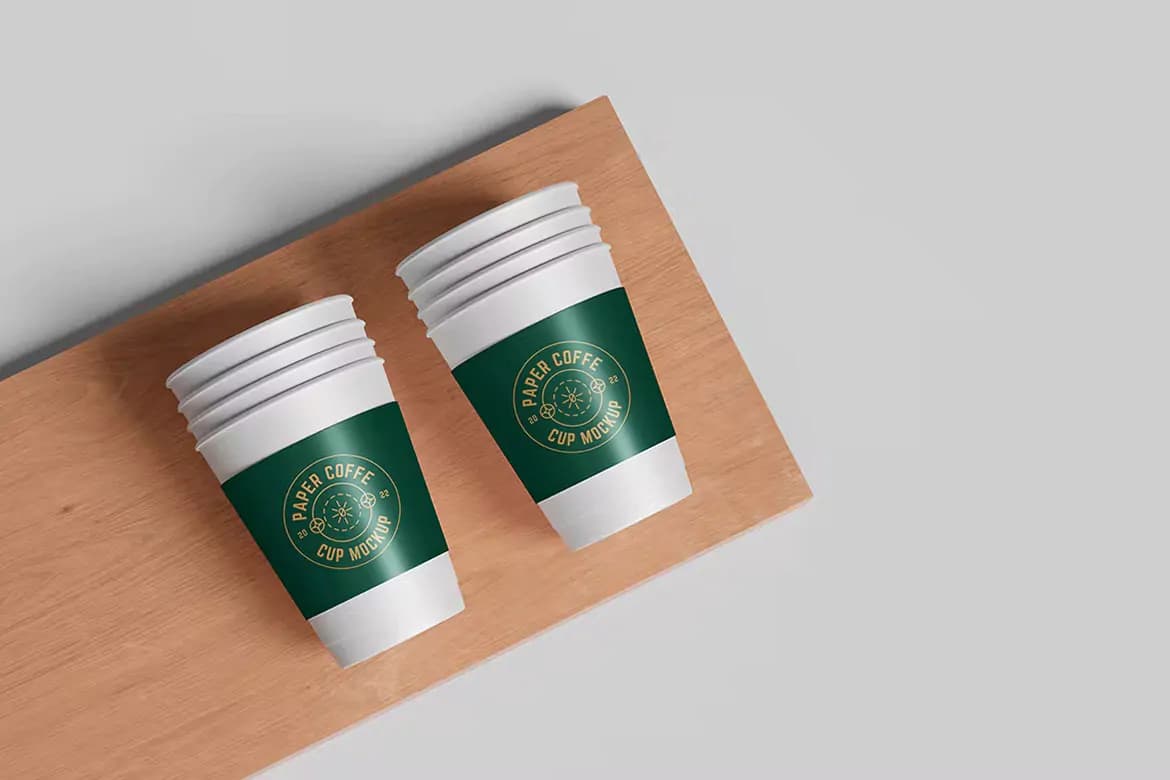 موکاپ لیوان کاغذی لیبل دار — تصویر ۳
