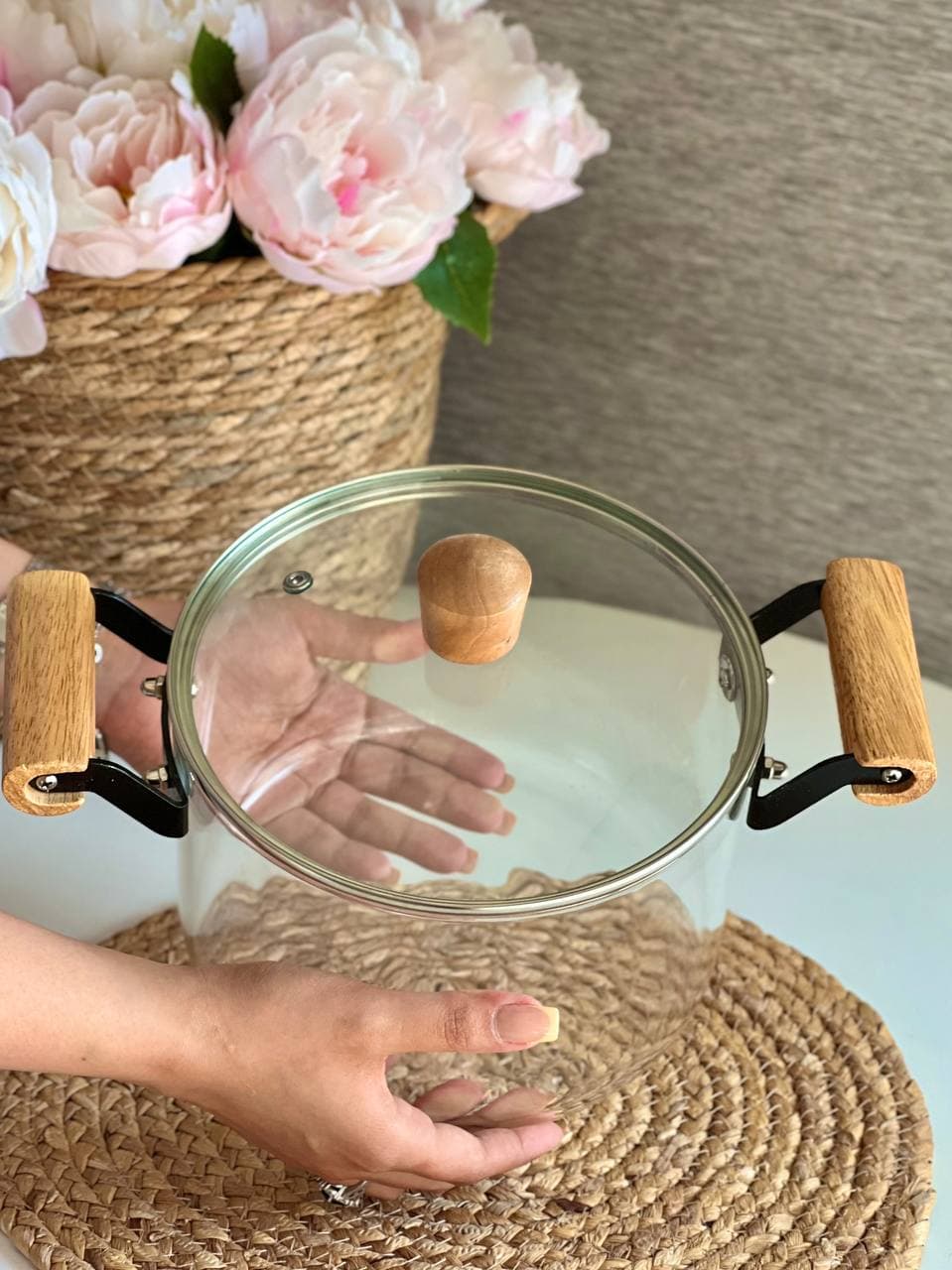 قابلمه پیرکس دسته چوبی- 3.5 لیتر — تصویر ۳