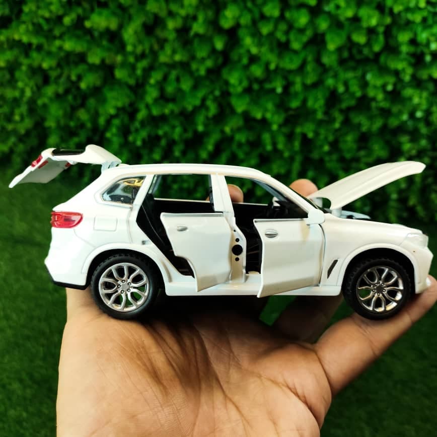 ماشین BMW فلزی موزیکال درب باز شو 1 به 28 — تصویر ۴