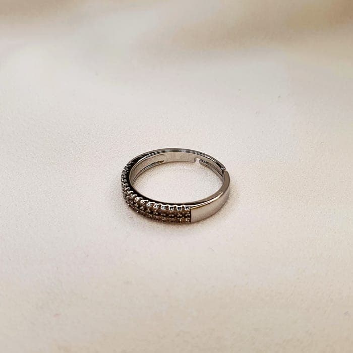 انگشتر زنانه ساده طرح دو ردیف نگین اتمی مدل RING 5533 — تصویر ۴