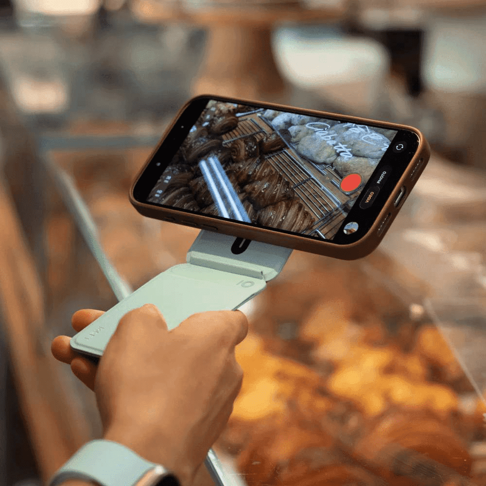 جاکارتی و استند مگ سیف مافت مدل Moft Snap Phone Tripod Stand Wallet MOVAS رنگ سفید — تصویر ۶