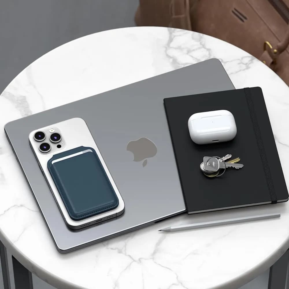 جاکارتی و استند مگ سیف ساتچی مدل Satechi Vegan-Leather Magnetic Wallet Stand رنگ آبی — تصویر ۵