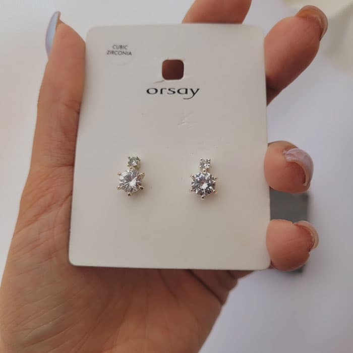 گوشواره میخی نگینی دخترانه — تصویر ۳