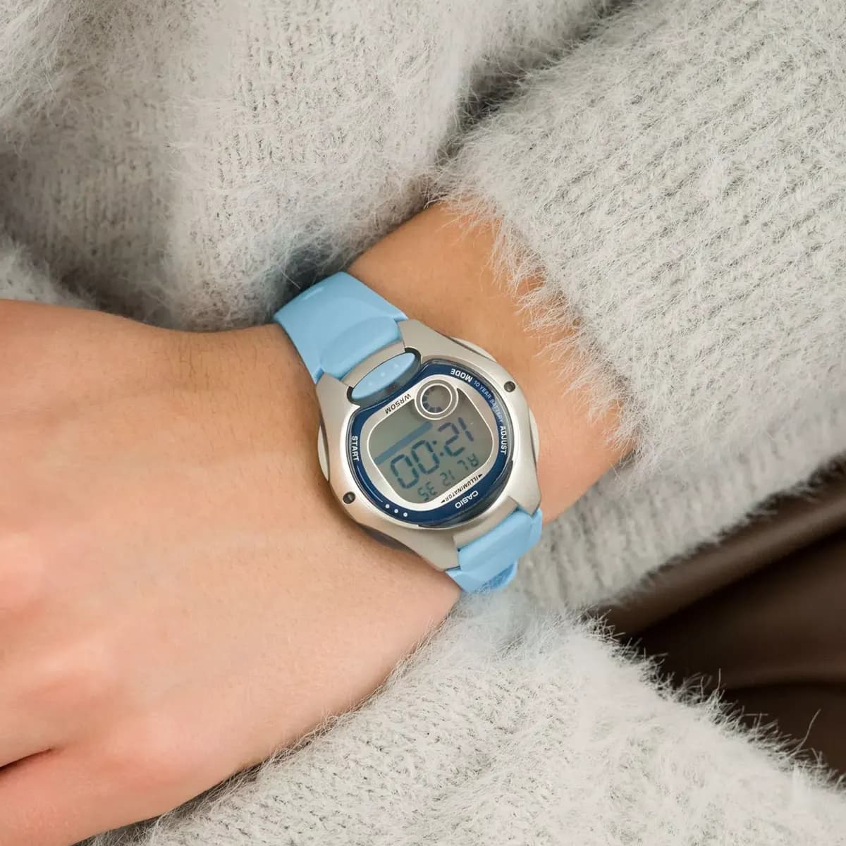 ساعت مچی زنانه کاسیو مدل Casio LW-200-2BVDF — تصویر ۲