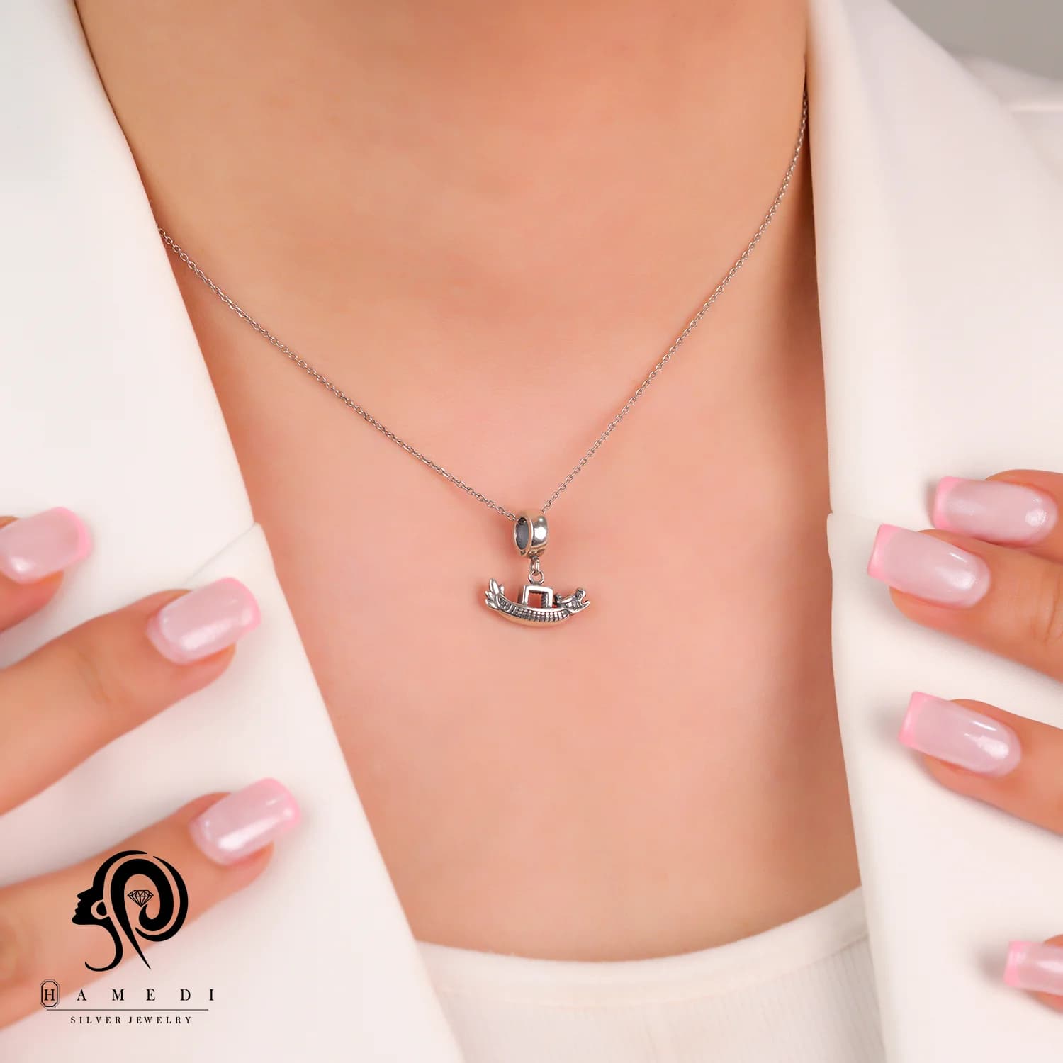 مدال نقره زنانه طرح قایق مدل MPCA 2 — تصویر ۲