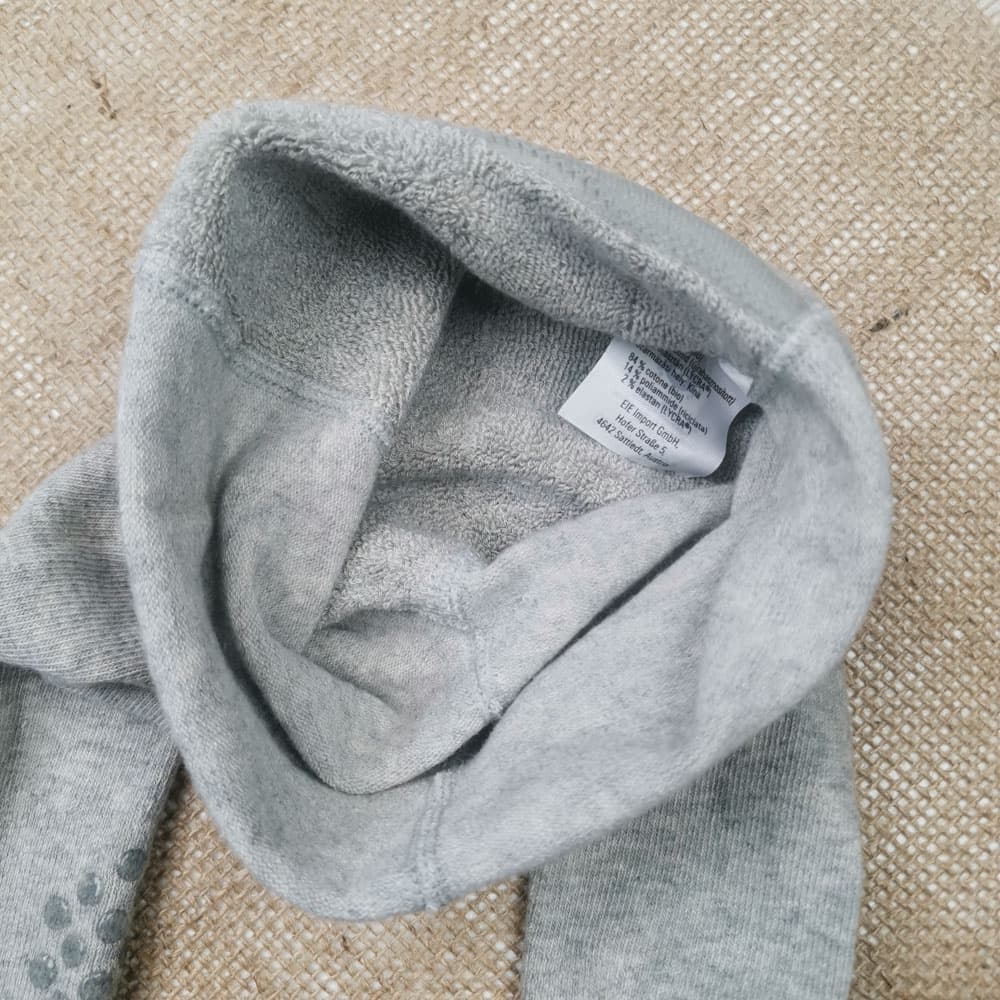 جوراب شلواری نوزادی برند impidimpi استوپ دار نیمه توکرکی طوسی کمرنگ — تصویر ۶