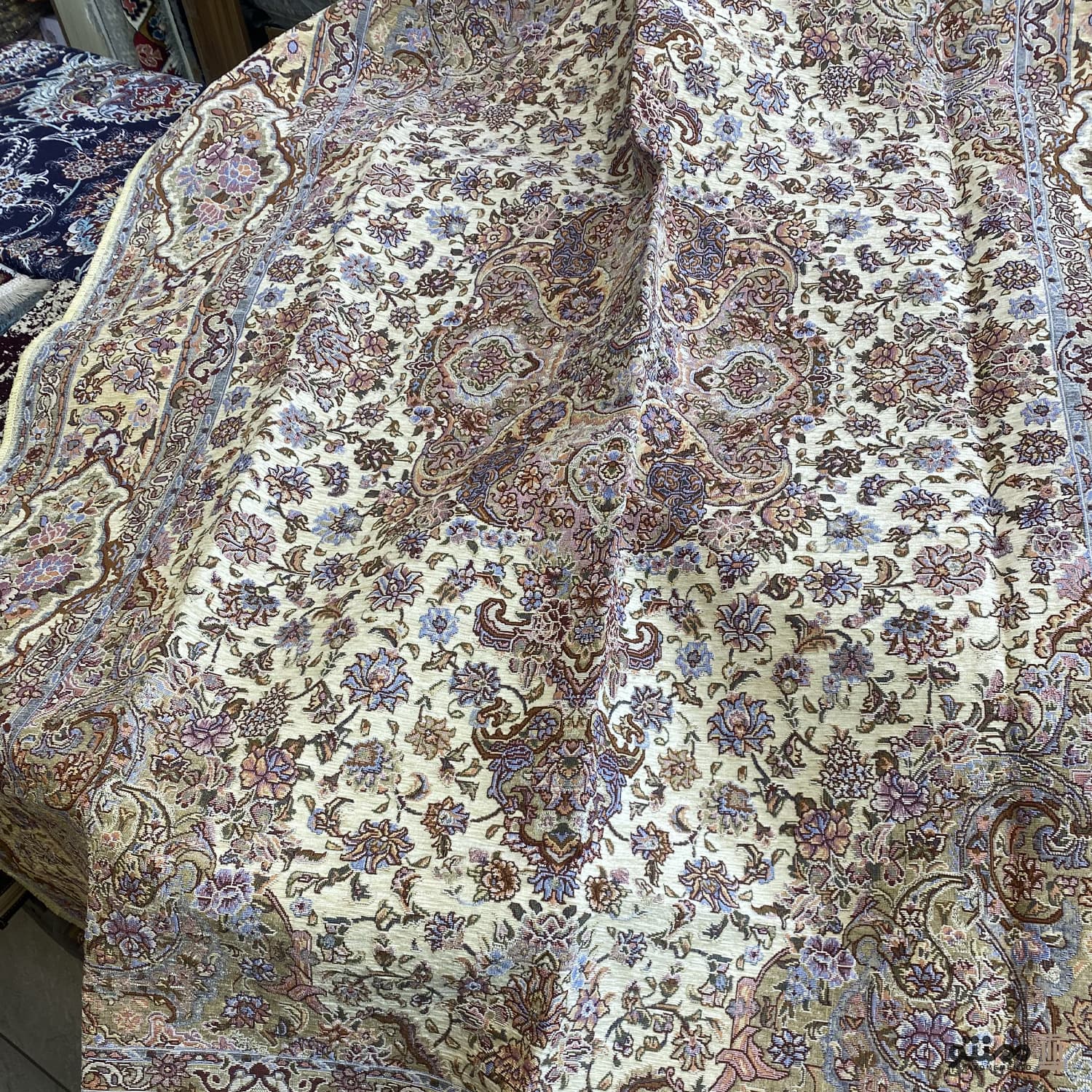 روفرشی یزد مدل گل رز رنگ کرم — تصویر ۳