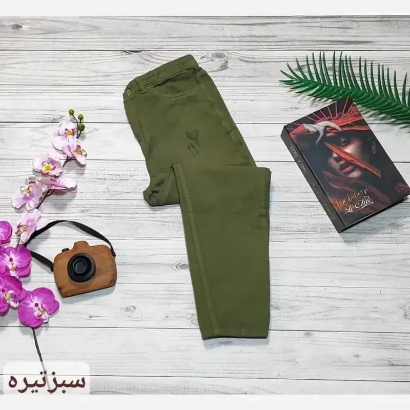 شلوار جین مام فیت زنانه پشت کمر کش رنگی سایز 36 تا 46 — تصویر ۳