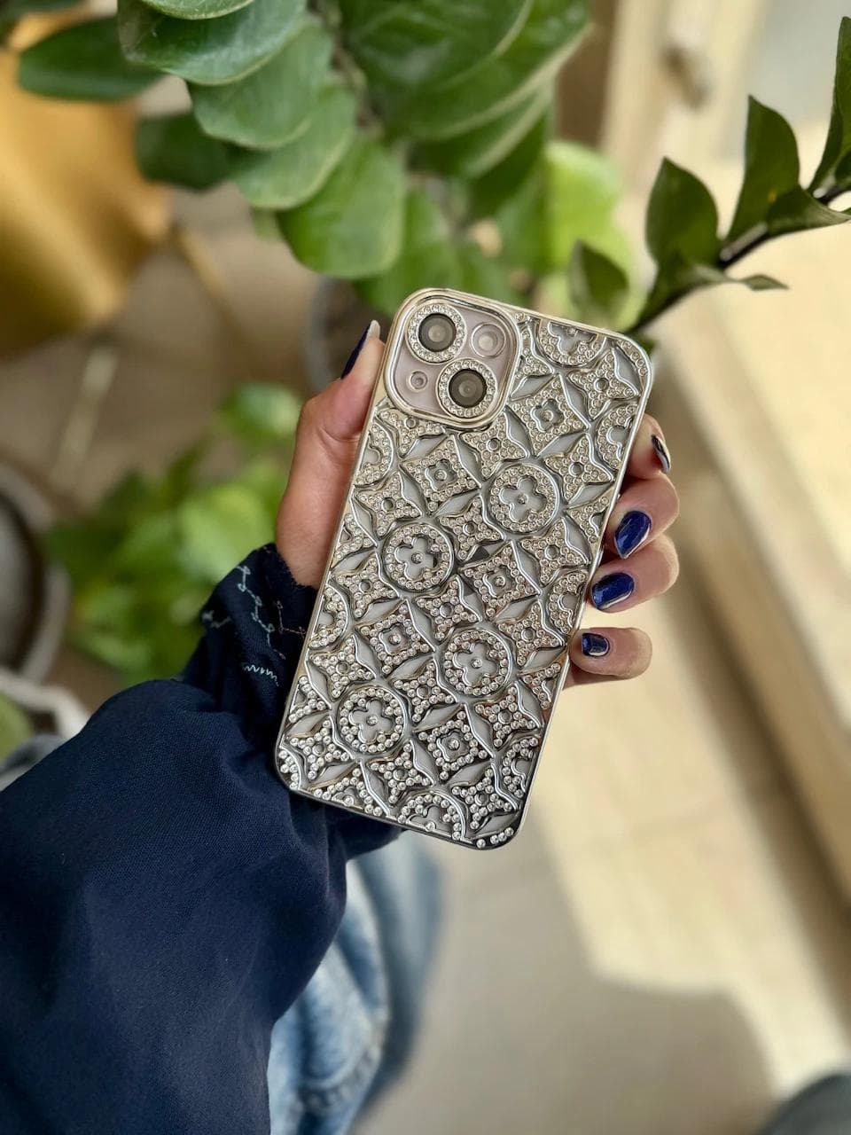 قاب دیاموند لویی ویتون (کدC2035) مناسب برای iPhone 16Pro((بدون لنز نگینی — تصویر ۲
