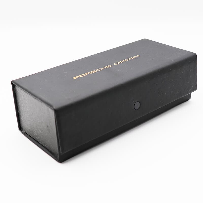 کیف عینک برند پورشه دیزاین (PORSCHE DESIGN) مشکی رنگ، درب آهنربایی و مستطیلی شکل (به همراه دستمال) مدل 992499 — تصویر ۲