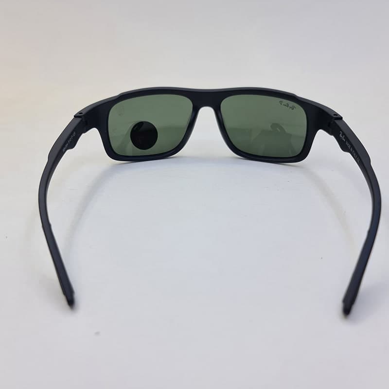عینک آفتابی پلاریزه برند RAY-BAN با فریم مشکی رنگ و عدسی سبز مدل RB4364 — تصویر ۶