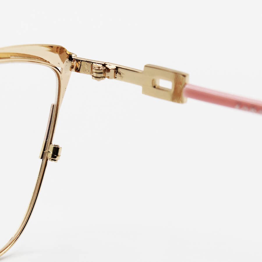 عینک طبی زنانه ZARA با فریم چشم گربه ای، طلایی و صورتی و دسته فنردار مدل G95-129 — تصویر ۴