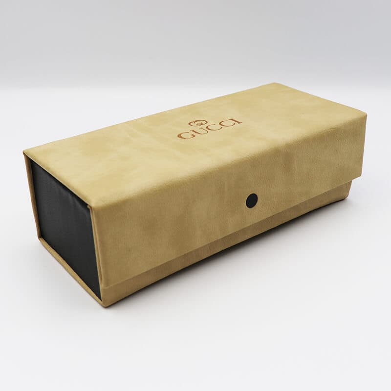 کیف عینک گوچی Gucci مستطیلی شکل، آهنربایی و کرمی رنگ مدل 992492 — تصویر ۲