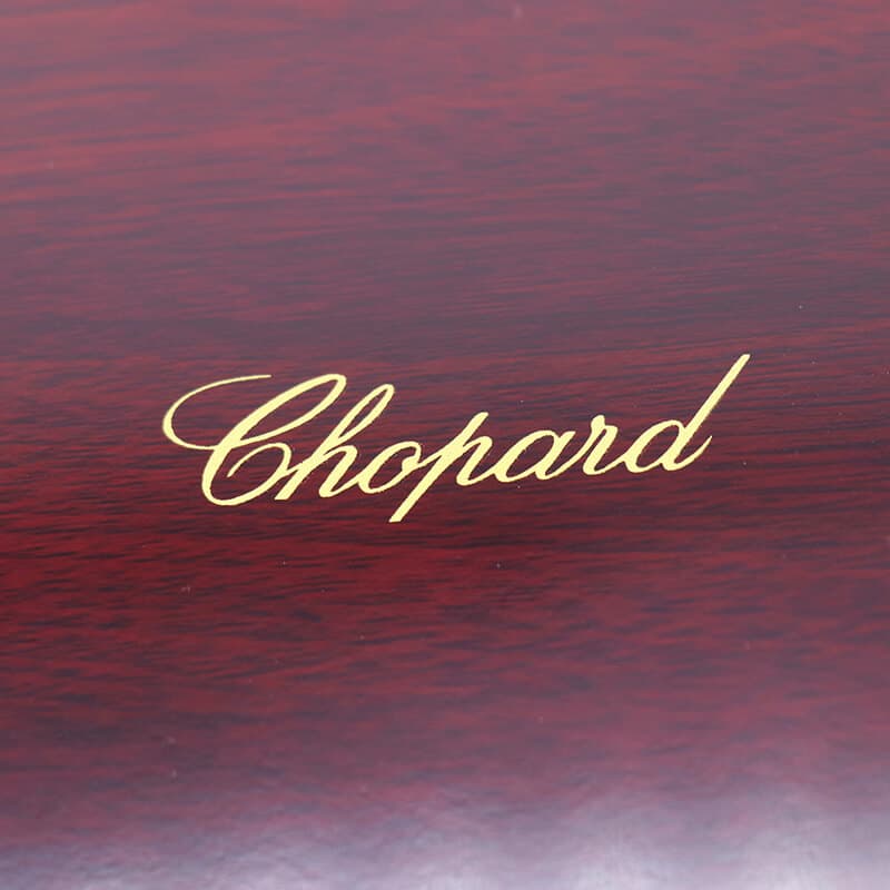 قاب عینک چوبی شوپارد Chopard، سایز بزرگ، قهوه ای رنگ و قفل دار مدل 992481 — تصویر ۳