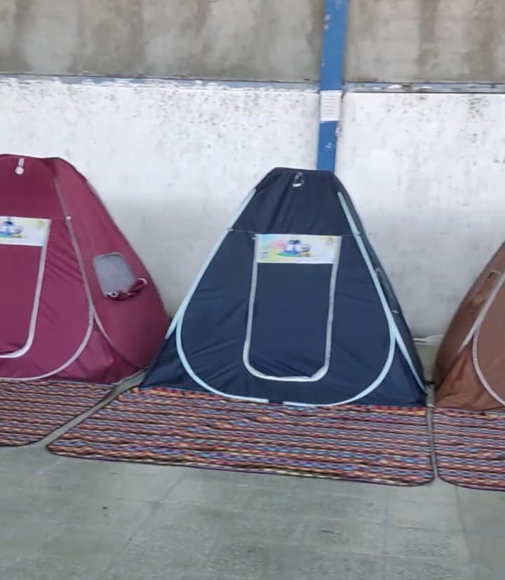 چادر مسافرتی ضد آب 6 نفره جنس برنو برزنتی ( با پنجره طرح ایتالیایی ) — تصویر ۳